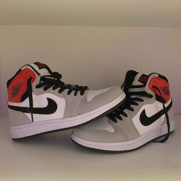 Men’s Jordan 1 Smoke Grey - Picture 2 of 3